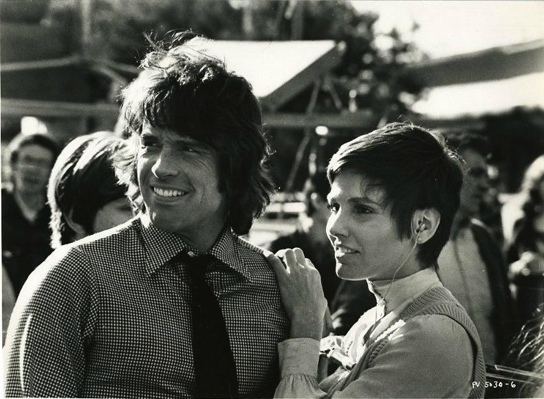 Warren Beatty and Paula Prentiss on the set of THE PARALLAX VIEW  1974.  Happy birthday Mr. Beatty. 