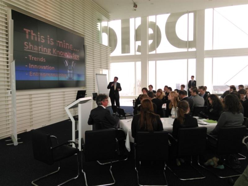 EFRBusinessWeek's tweet image. What's more important, recognition or achievement? The students and prominents shared some interesting insights #bw15