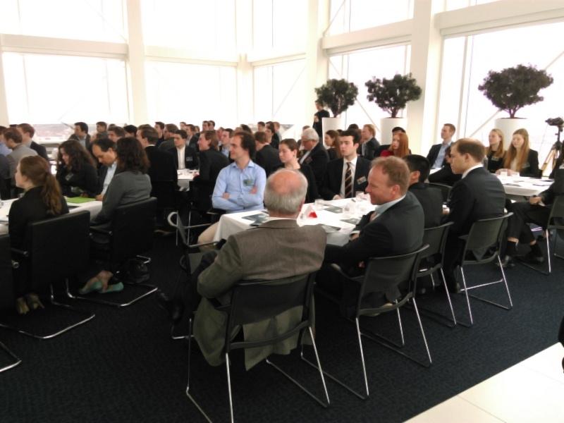 EFRBusinessWeek's tweet image. What's more important, recognition or achievement? The students and prominents shared some interesting insights #bw15