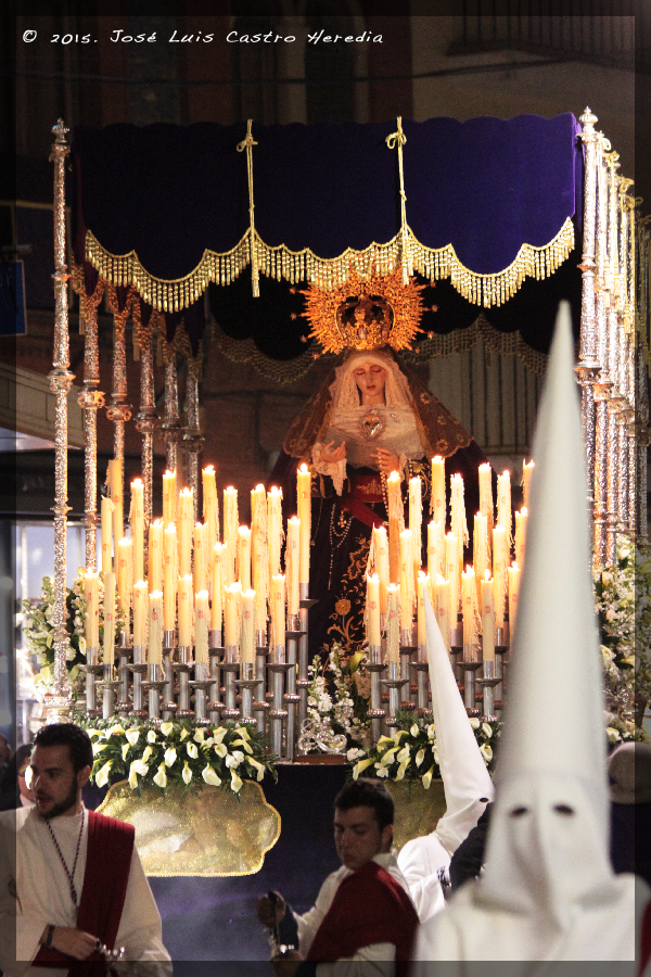 LaVozdelCofrade's tweet photo. #DomingodeRamos2015 La Coronación de Espinas completó una jornada repleta de Cofradías en la calle. http://t.co/2o1DufbplX