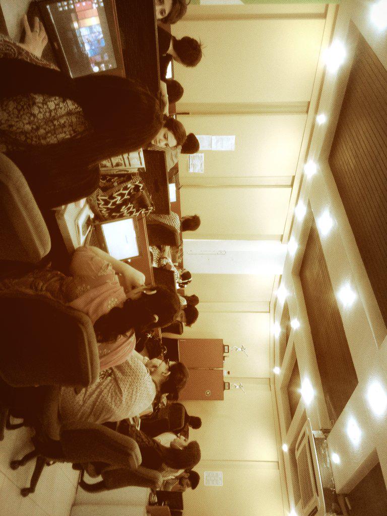 jinnmalik's tweet photo. #bramerz #busyMonday #digitalgeeks http://t.co/CBmB9RYDd2