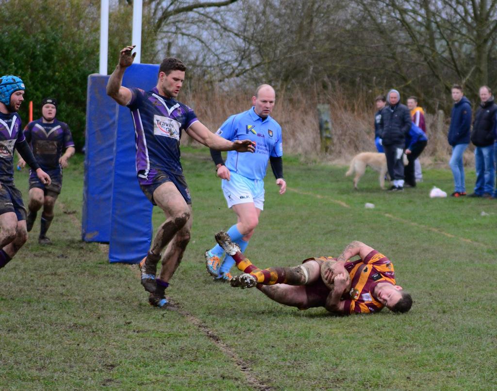 4020pix's tweet photo. .@Clotto86 - the only man that can fall asleep scoring a try @SeatonRangersRL http://t.co/Qc2jzvMxsZ