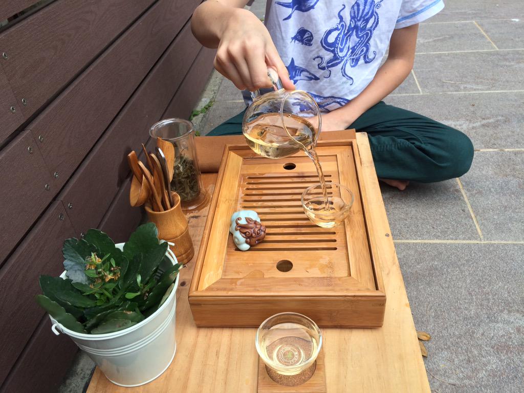 ddiadkina's tweet image. It's doesn't matter how old are you if you full in love with tea.
And with whom you drink tea?
#TeaTableProject