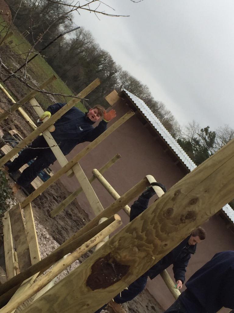 Smashing the poles in &amp; cutting pls sanding down the outer fencing for the cheetah encloser 💪🐆 #BAC15 #Volunteering