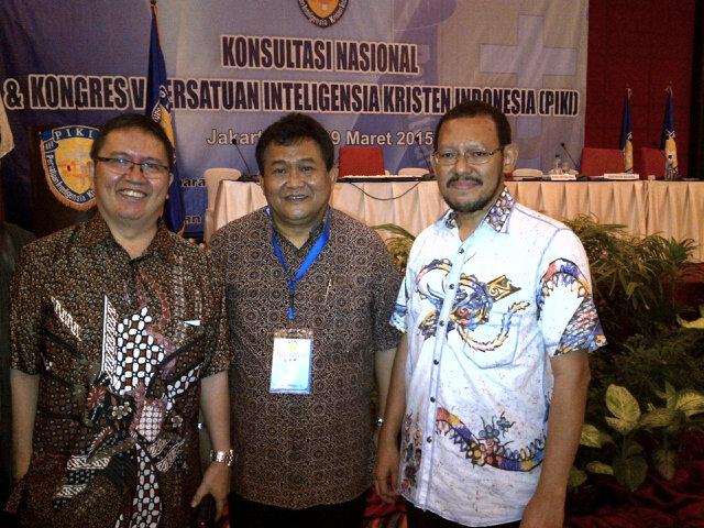 izaacjrl's tweet photo. Bersama ketua dan sekr (terpilih-Kongres 2015) PIKI: Baktinendra P dan Audi W .. http://t.co/qpgpeoFLQo