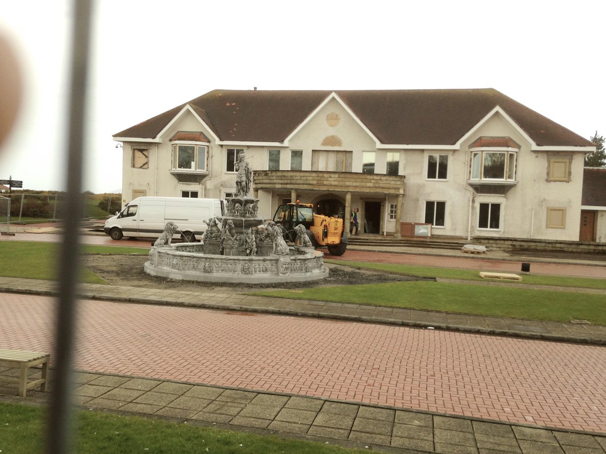 johnsculp's tweet photo. @johnsculp saw this "sculpture fountain" atrocity being installed at @TurnberryBuzz……really? http://t.co/GkBx5g17W1