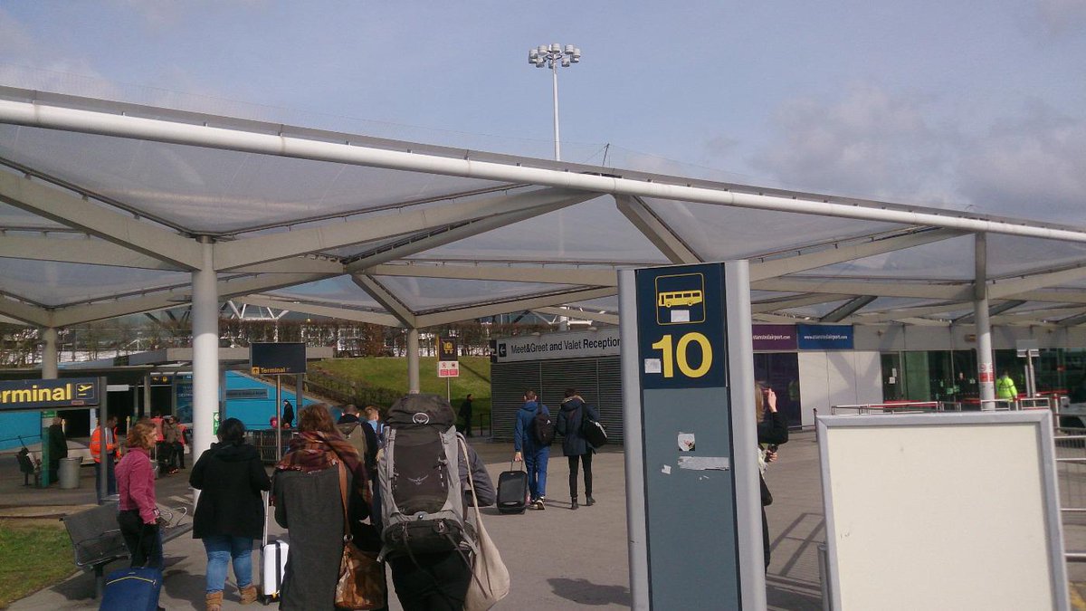 harvey_photos's tweet image. #easybus rocks,cheaper than the Stanstead express gravy train, and quicke! London to stanshed airport in an hour.