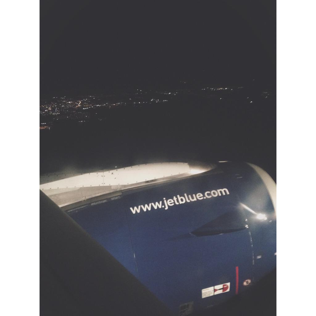 mostdope_alpha's tweet image. ✈️🌃 #airplanetravel #travel