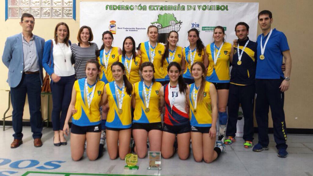 MariaJesusRuizS's tweet photo. ¡Campeonísimas de Extremadura! #GrandeChicas #Invictas #GoLicen 💪 http://t.co/VFOUs6hmxG
