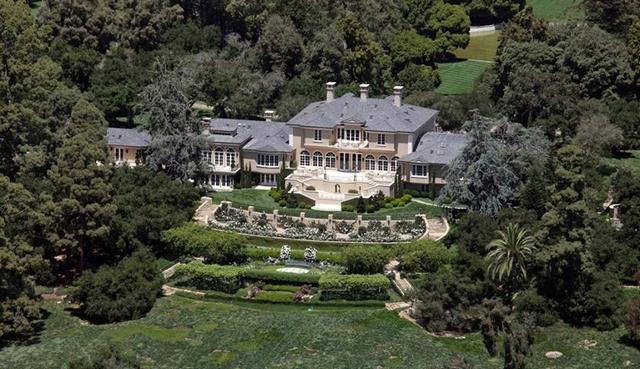 Look at this awesome celebrity houses !. I like the house from Cristiano Ronaldo #6.