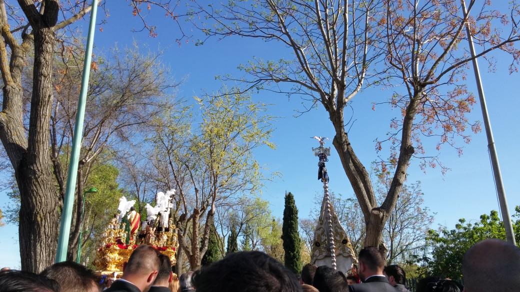 1PianoPresent's tweet photo. Llega el Señor de la Presentación al parque de la Alquería #PAPSS15 http://t.co/TNETRrB6bk