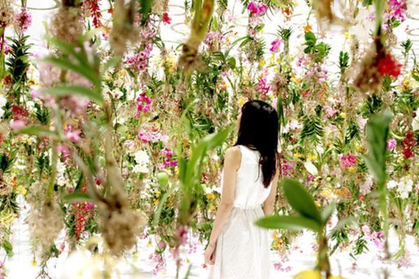why_not_flowers's tweet photo. The Floating Flower Garden in Tokyo... take us there! #flowers #travelpics http://t.co/9avExMg0wy