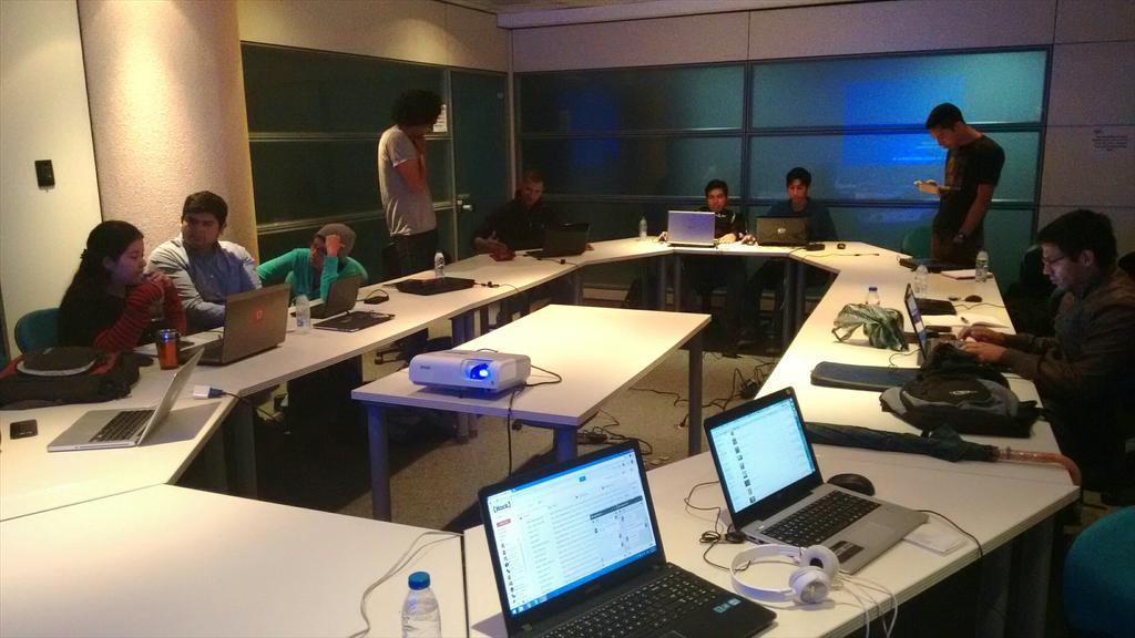 anaislegonia's tweet photo. Hoy en @hack4geeks con @romerramos en clases super OP #HackEnAccion #ProgramersInAction http://t.co/sSgy1oTLNt