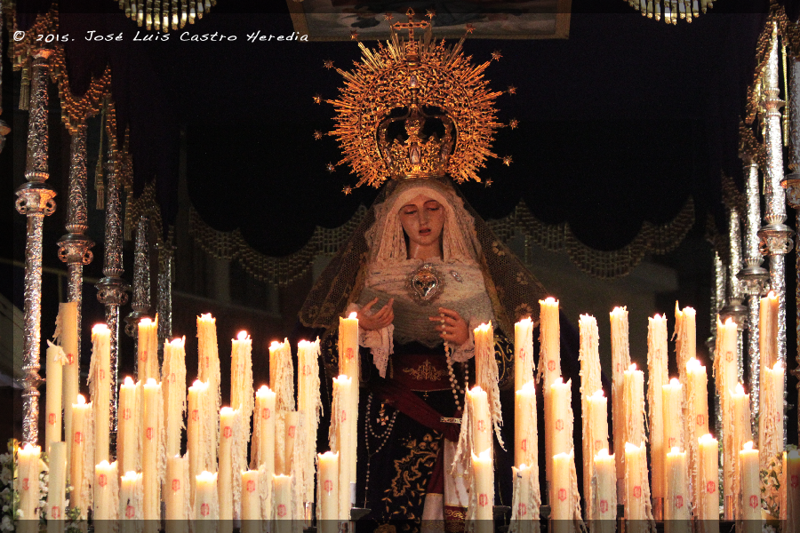 LaVozdelCofrade's tweet photo. #DomingodeRamos2015 Marchas como "Concha", "Mi Amargura" o "Dulce Nombre de María" sonaron tras el palio del Perdón. http://t.co/NSt9Xmg0io