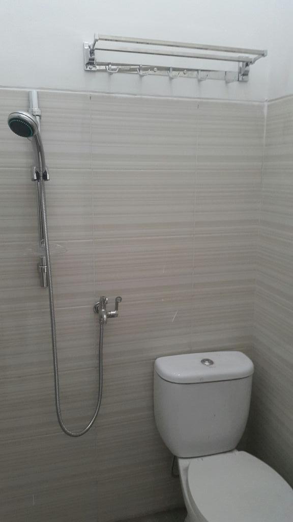 KosPutriAlisha's tweet photo. KM dalam yang bersih. Airnya pakai Pompa dan PDAM lho. Cocok buat yg doyan mandi :D #KosPutriJember http://t.co/QCQ6nr26DT