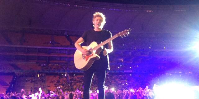 1DSAHQ's tweet photo. Who else made eye contact with all the boys?? 😍 http://t.co/ylF7BccMfn