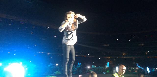 1DSAHQ's tweet photo. Who else made eye contact with all the boys?? 😍 http://t.co/ylF7BccMfn
