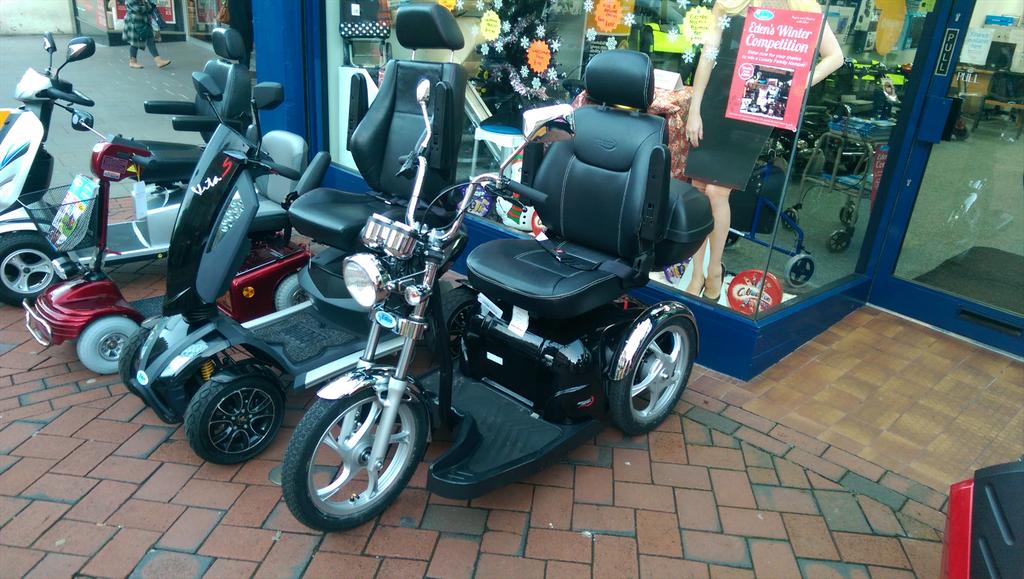 DeanBatchelor's tweet photo. My new wheels lol http://t.co/cb8jKXV4Ye