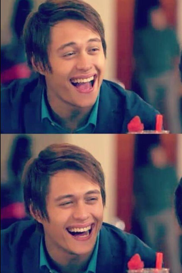 Sa lahat ng facial expressions ni Enrique Gil, ito pa din ang favorite ko! 

You smile, I smile 

Happy Birthday Quen 