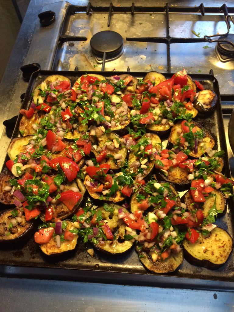 DanTan79's tweet photo. Ah peasant food! Doesn't get better than this :) http://t.co/MEpbeoZegm
