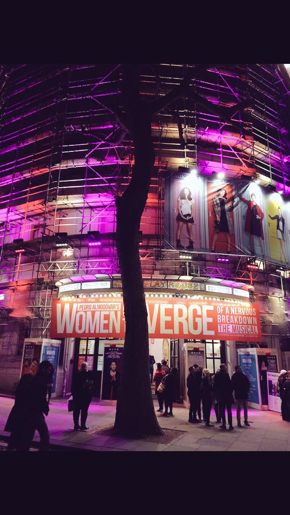 ThePlayhouseLDN's tweet image. The Playhouse before and after on Saturday for #EarthHour2015 #turnoffyourlights #savetheplanet @WWF @atgSET