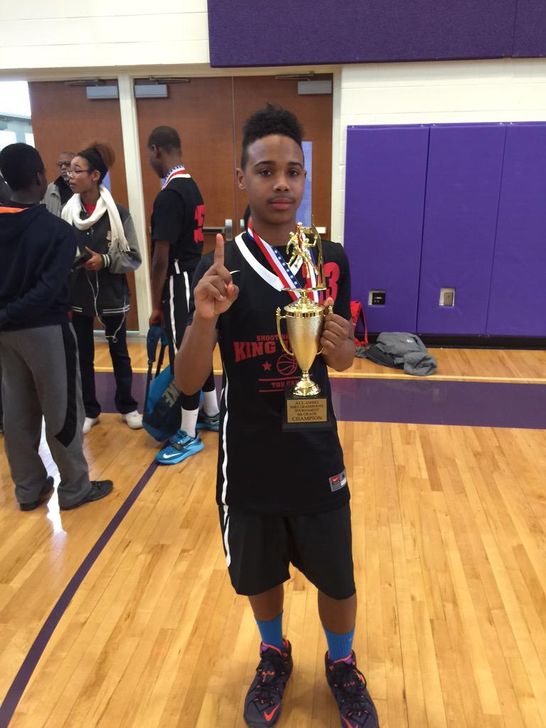 SlvargoVargo's tweet photo. 2015 Nike Grassroots 6th grade champs!!!🎉 #KingJames #TruGame #6thgrade #AAU #weneverstopworking #StriveForGreatness http://t.co/XBECcz5xd7