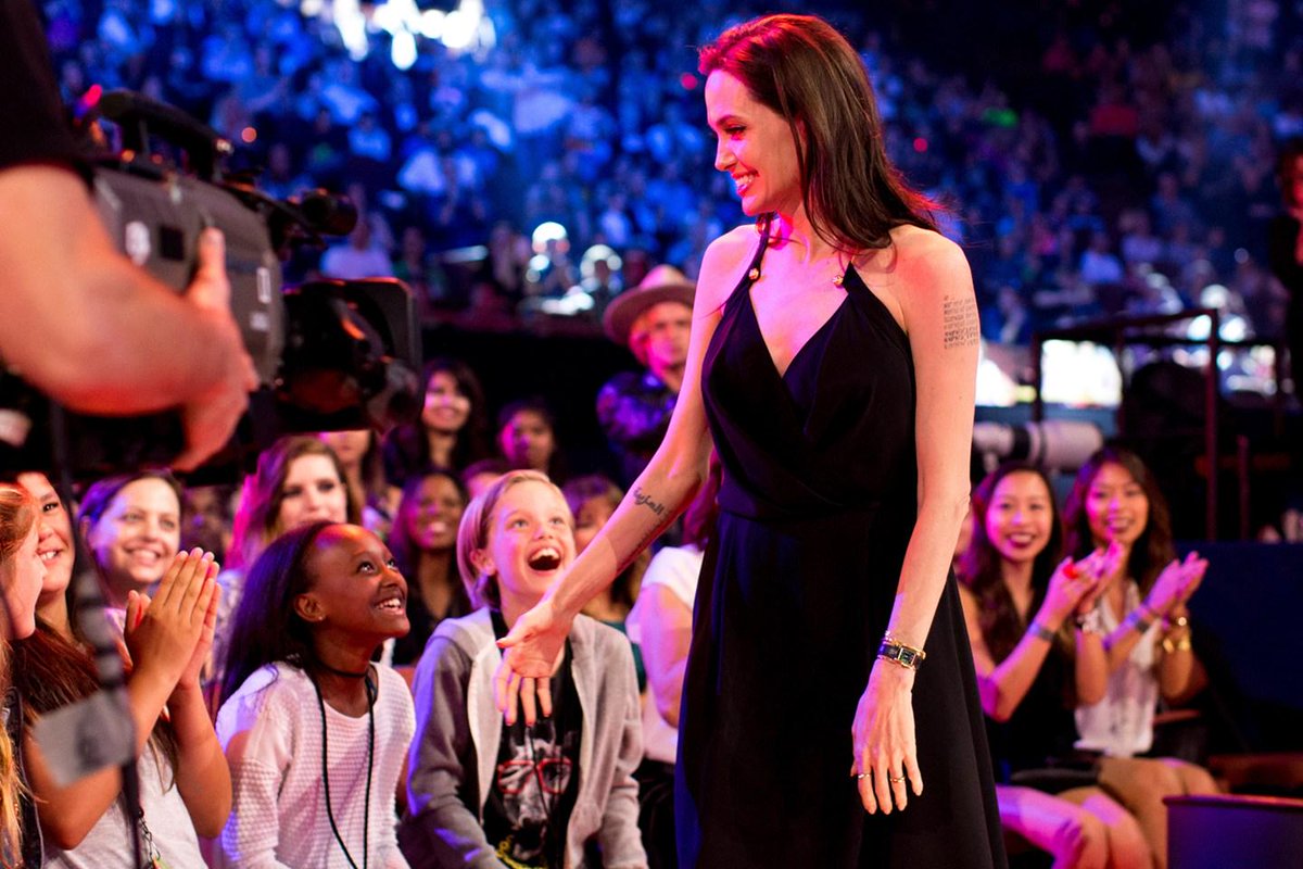 BritishVogue's tweet image. The pictures that we can’t stop looking at – Angelina and her girls: vogue.uk/Wq28R5