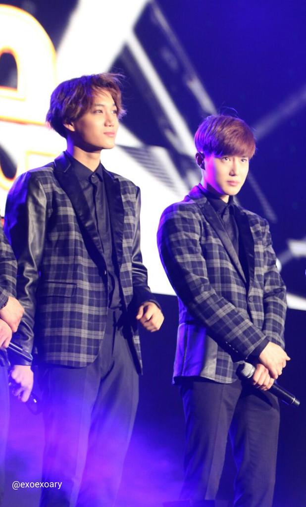 exoexoary's tweet photo. @exoexoary 
150328 Hanoi - KAI SUHO(´･ω･`) http://t.co/OBpZD0MIjI