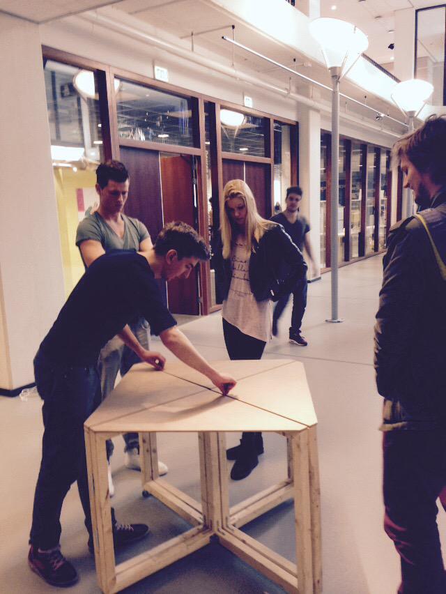 dezeruimte's tweet photo. @SClaireHornn Startup studio vanaf nu te testen! Cc @TimoKeultjes @_Rabobank @sdevos16 #startpad Cc @bureausla http://t.co/J6iU7QXYNM