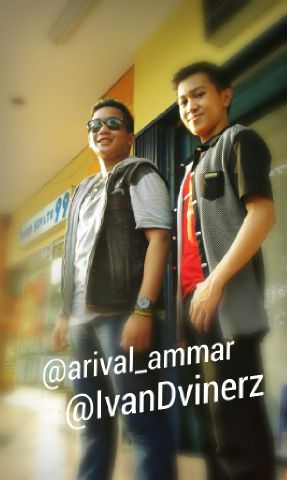 Vokalis &amp; Gitaris D'Vinerz Band! <a href="/arival_ammar/">#ArivalD'Vinerz!™</a> <a href="/IvanDVinerz/">♬Ivan_D'Vinerz☆</a> @Alginda_Ryan_P <a href="/dvinerz/">Firdausy</a> <a href="/OfficialDVinerz/">Official_D'Vinerz</a>