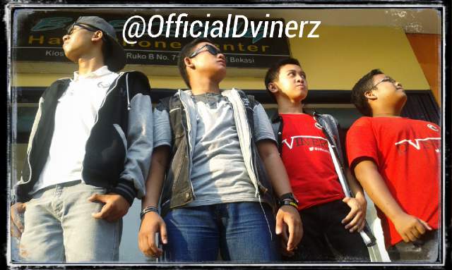 D'Vinerz band At Grand Mall! <a href="/IvanDVinerz/">♬Ivan_D'Vinerz☆</a> @Alginda_Ryan_P <a href="/OfficialDVinerz/">Official_D'Vinerz</a> <a href="/arival_ammar/">#ArivalD'Vinerz!™</a> <a href="/dvinerz/">Firdausy</a>