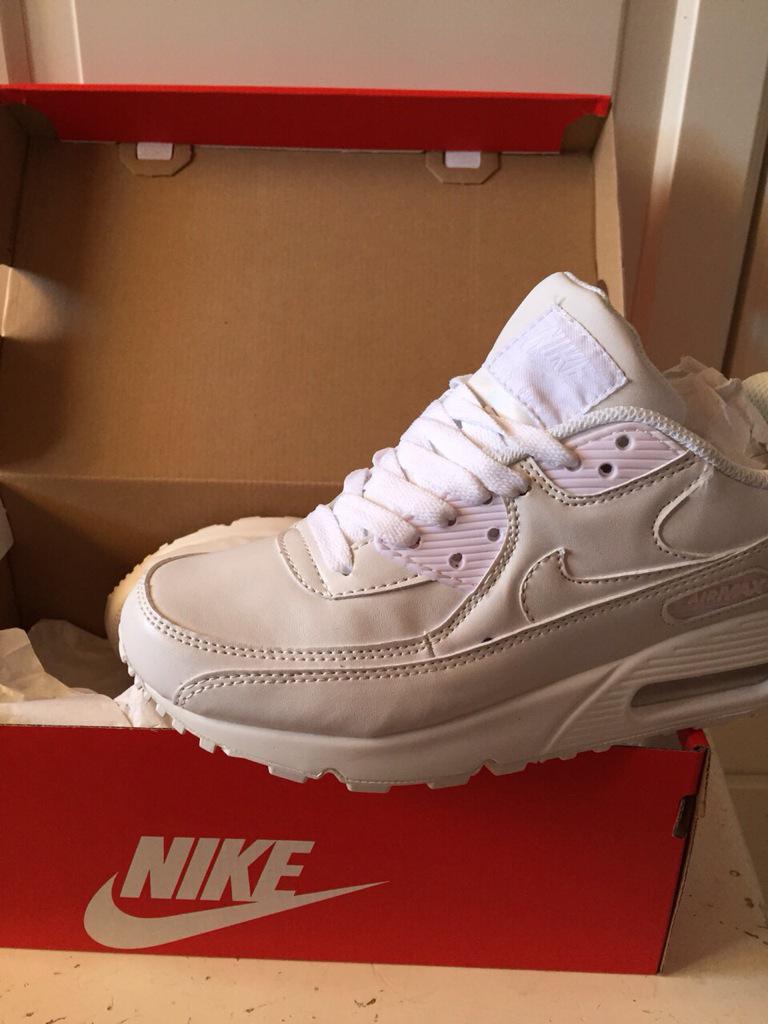 GomezSuker's tweet photo. Air Max del número 38. 40€. A quien le interese que me avise y quien no que RT. GRACIAS. http://t.co/0nOFNInRks