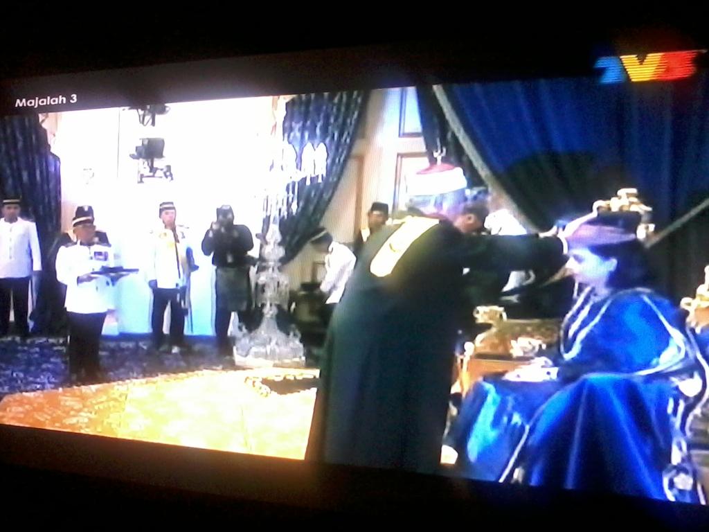 HASapardan's tweet photo. #Majalah3 #DiSebalikTabir #KemahkotaanJohor @tv3malaysia #23Mac http://t.co/jA0J487syy