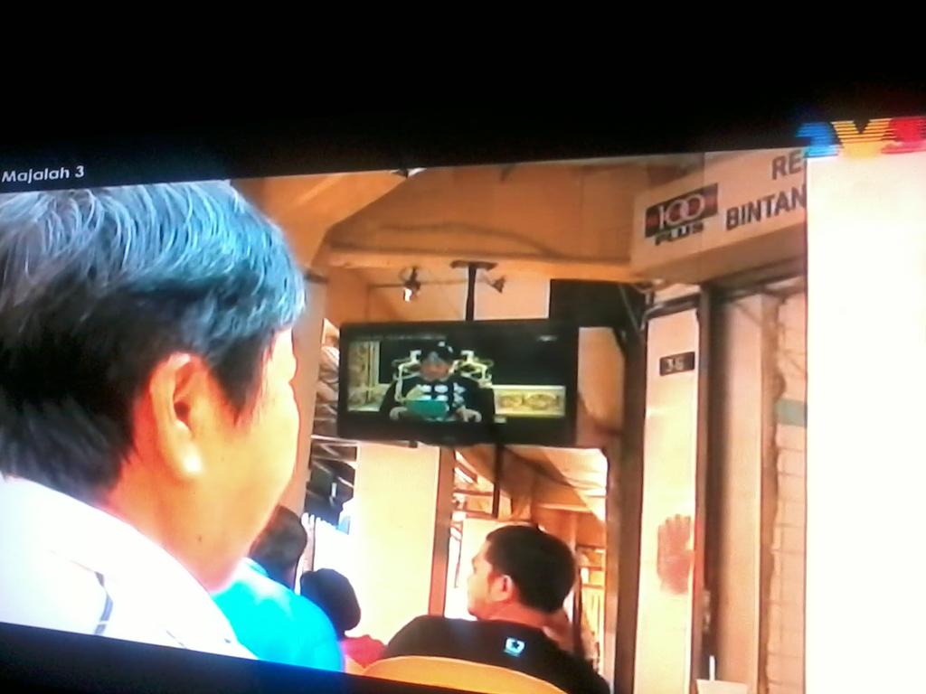 HASapardan's tweet photo. #Majalah3 #DiSebalikTabir #KemahkotaanJohor @tv3malaysia #23Mac http://t.co/jA0J487syy