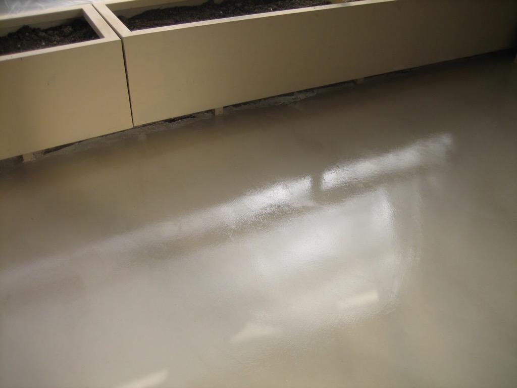 Microcemento blanco roto.
estucometalart.com