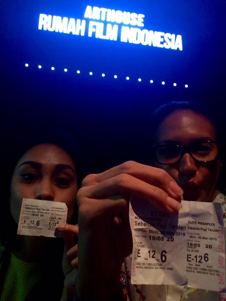 nadinelist's tweet photo. Beli 1 ticket gratis 1 tiket! Selamat hari film nasional! #ayonontonfilmindonesia #banggafilmIndonesia  @ranisu http://t.co/Q8bH9lzJY5