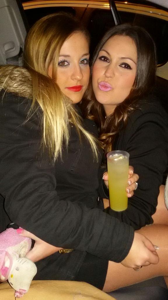 InmaAndaReady's tweet photo. Porque mis buenos momentos siempre los tengo en tu compañia gordi @konxy5 tequiero mucho y por los que vienen http://t.co/b6MCurqVJ7