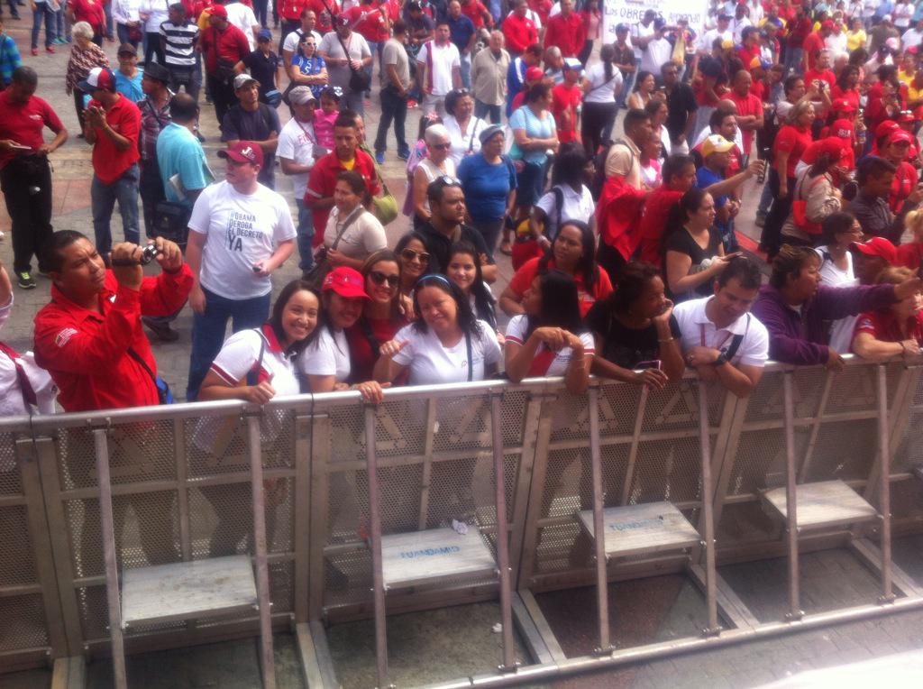 INAPYMI presente en el gran firmazo por la Paz en la plaza Diego Ibarra #ObamaDerogaElDecretoYa