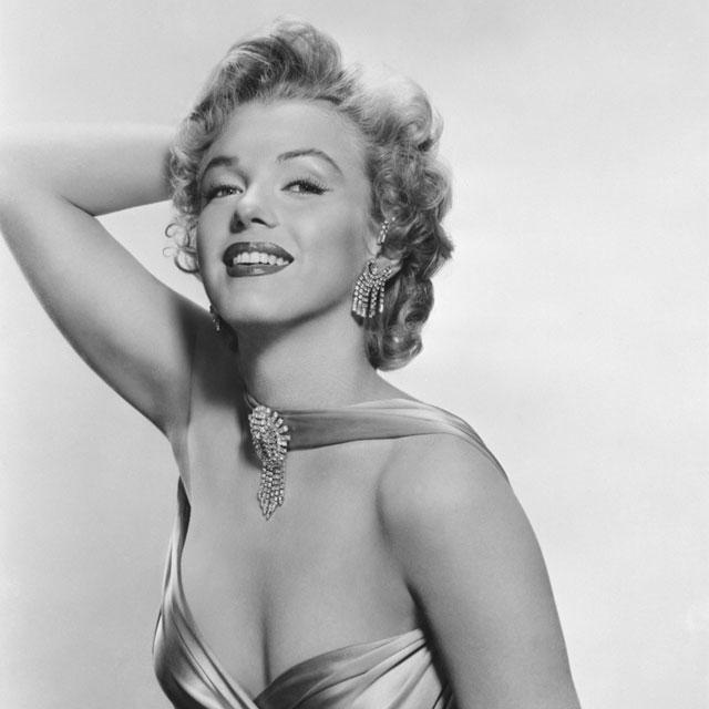 MarilynMonroe's tweet photo. Forever Glamorous. #MarilynMonroe http://t.co/9RvbMTJH83
