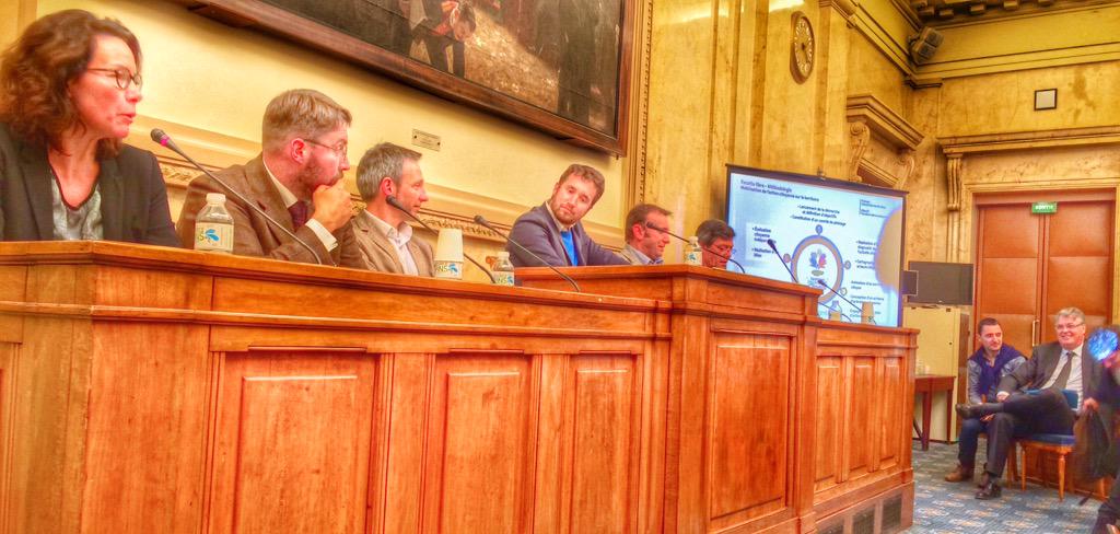 DoubleNumerique's tweet photo. #ConfDO2015
@OpenGovFr @THCitoyens
Dernières questions dynamiques avant intervention de JeanPaul @delevoye de @lecese http://t.co/Im9tOxSxwA