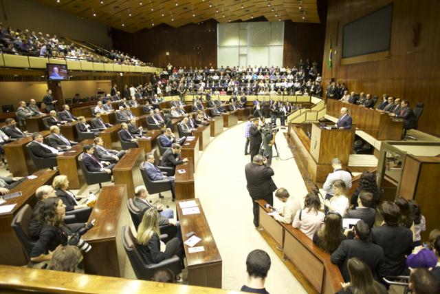MichelTemer's tweet photo. #Foto: Palestra do vice-presidente Michel Temer sobre #ReformaPolítica na @AssembleiaRS  #ForumDaReforma http://t.co/X891oczgHp