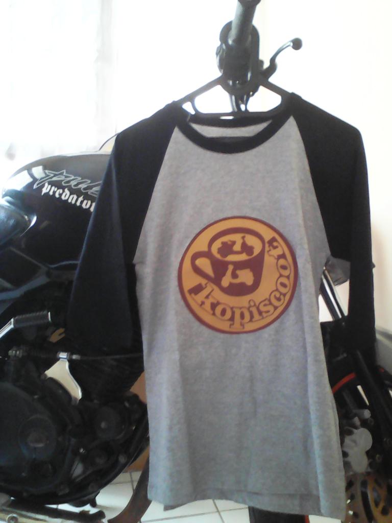 KopiScoot's tweet photo. “@arif_alkaumie: Kaos nya dah sampe nih Cc @KopiScoot  @Andryaudhrya @VespaBatik @beyjames http://t.co/MYnKDXUb4I”