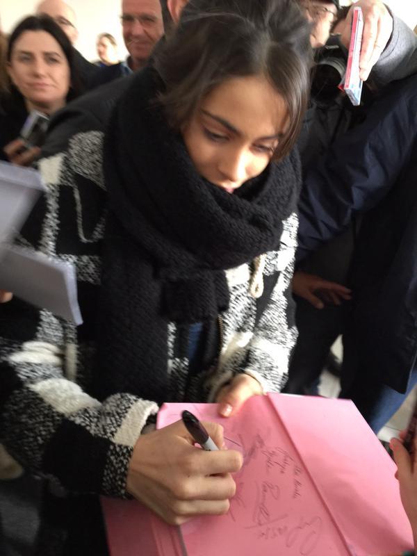 FCTiniMundial's tweet photo. Imagenes!! @TiniStoessel Junto a Fans 💕💞 http://t.co/lZxYsEemxe