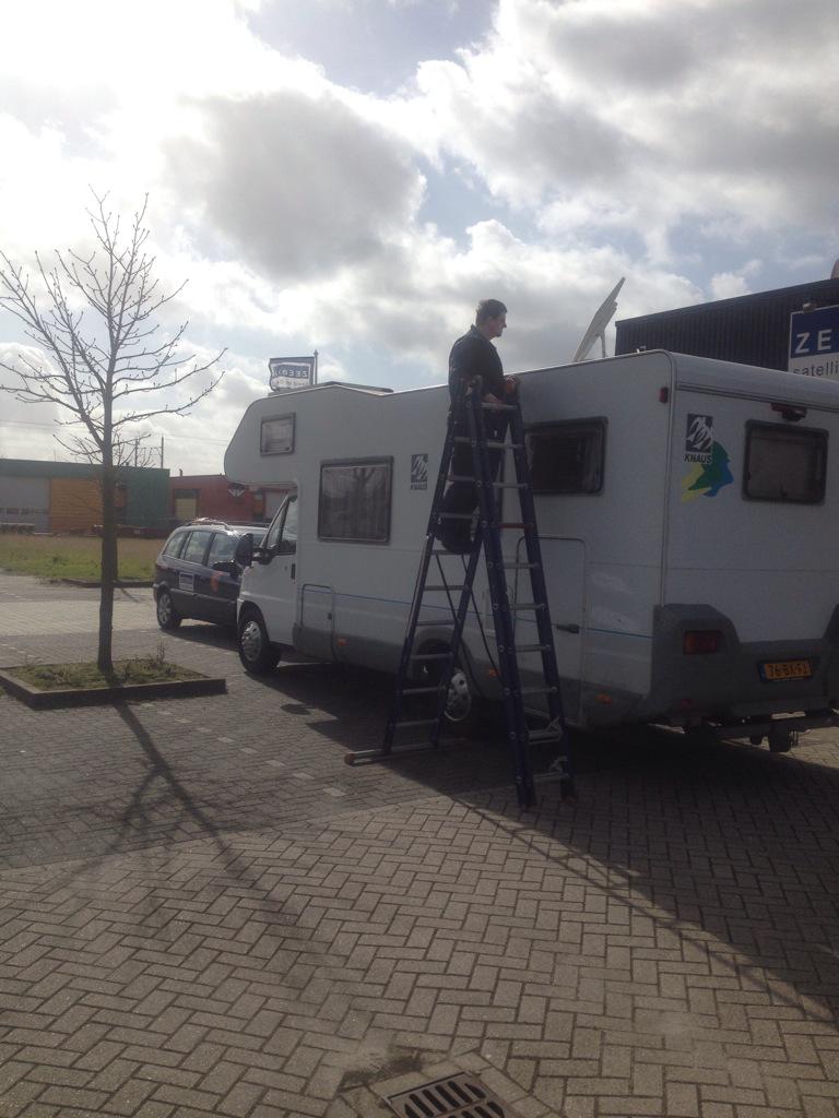 Oyster HD, automatisch zoeksysteem, geplaatst en uitvoerig getest. Klant kan lekker tv kijken met Pasen.
