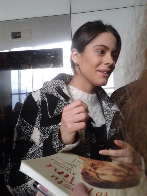 FCTiniMundial's tweet photo. Imagenes!! @TiniStoessel Junto a Fans 💕💞 http://t.co/EoUtNltyT4