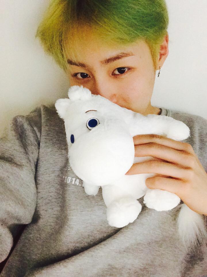 2014_HOTSHOT's tweet photo. #성운 씻고 나와 자기전에 찰칵 다들 잘자요 굿나잇~~~~❤️ㅎㅎㅎ http://t.co/3CgfI0JRHQ