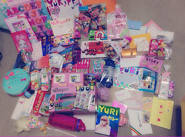YuRippa93's tweet photo. みんな今日も遊びにきてくださり、ありがとうございました🙇♡みんなのお手紙や差し入れが嬉しすぎて🙇♡初出勤と大阪の差し入れがまだ届いていのでまた届いたら報告しまする！本当にありがとうございます🙇🙇 http://t.co/4htlUGzwkz