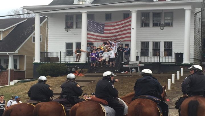 totalfratmove's tweet photo. It’s Time To Take A Stand: http://t.co/l2AMHdBN3p http://t.co/sv0pvtVeEC