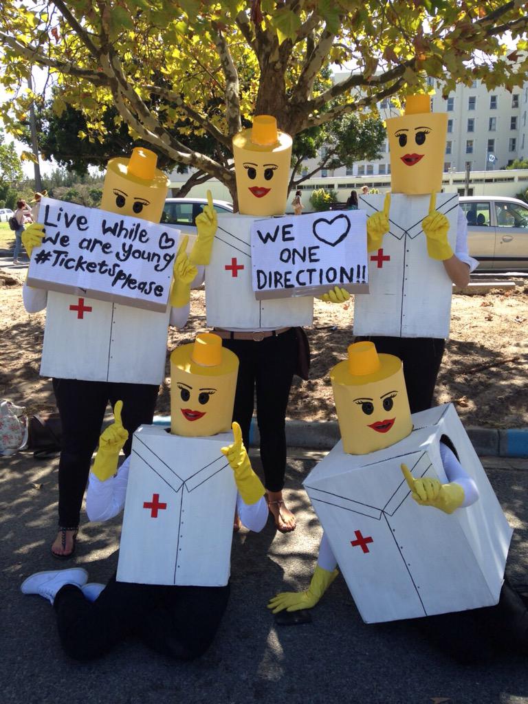 charne1405's tweet photo. @945Kfm @onedirection We want to see the 'one and only' 1D. Last day of class #Legoto1D #KFMdirectioners @Mareli_B http://t.co/n7S4tOjmCJ