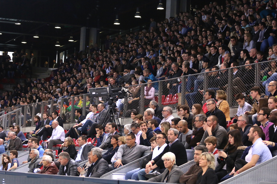 Bertrand_Delh's tweet photo. Jouons à « ou est @CauwenberghsTho » ^^ #FINAL4LNH http://t.co/rwHw5e3EOf